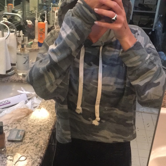 Forever 21 camo sweatshirt - Picture 4 of 4